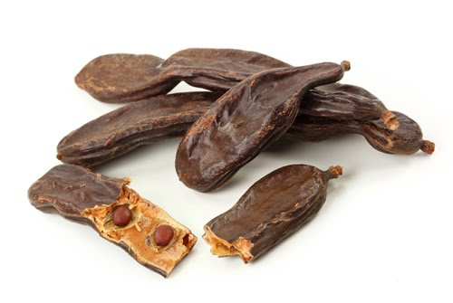 Alfarroba Aroma adocicado e torrefacto, rústico como a alfarroba, que caracteriza certos vinhos doces ou brandies.