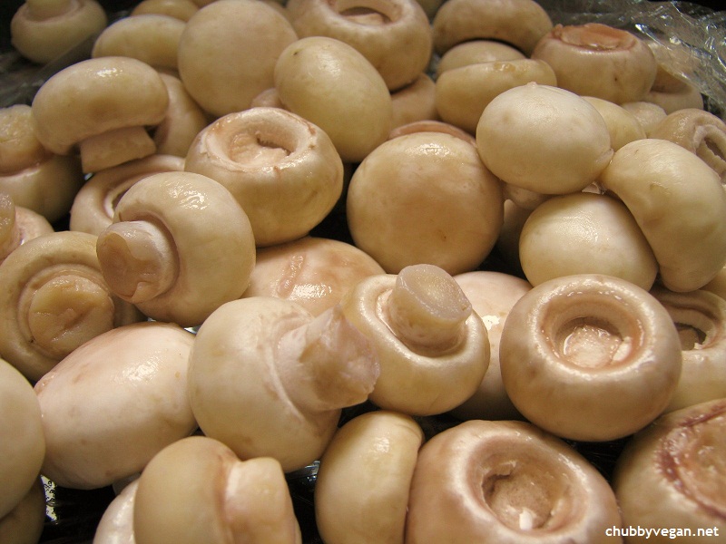 Cogumelo Aroma pertencente à família dos aromas vegetais e também à dos aromas de especiarias. Encontra-se mais facilmente em vinhos longamente estagiados em garrafa.