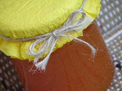 Doces de fruta Odor frutado que aparece nos vinhos maduros (brancos, rosados ou tintos) e que evoca o das marmeladas e frutas que foram cozidas durante muito tempo, com características aromáticas muito concentradas devido à cozedura.