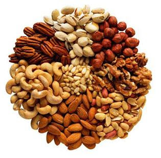 Frutos secos Família de aromas que recordam aos frutos secos (nozes, avelãs, amêndoas, etc.). Os vinhos generosos, doces ou os tintos envelhecidos em toneis de madeira velha, exibem também aromas parecidos aos figos, passas, tâmaras, etc. 
