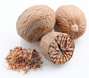 Noz-moscada Odor a especiaria que aparece em certos vinhos com raça, principalmente tintos. 