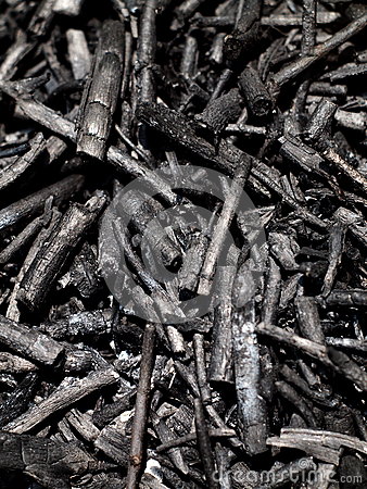 Queimado Odor que evoca o exalado pelas matérias vegetais ou pelas madeiras carbonizadas. 