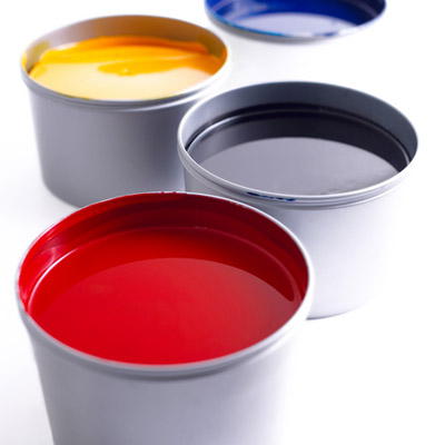 Tinta Odor que recorda o da tinta utilizada para escrever ou o das tintas de impressão. 