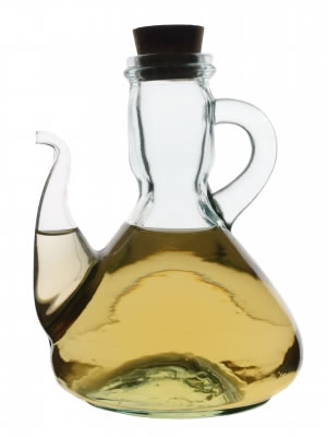 Vinagre - Dada a sua elevadíssima acidez, o vinagre não se deve usar em excesso. Os pratos tradicionalmente avinagrados, como os escabeches ou as cabidelas, irão sempre melhor com um vinho que tenha uma boa acidez, ou com um espumante bruto.