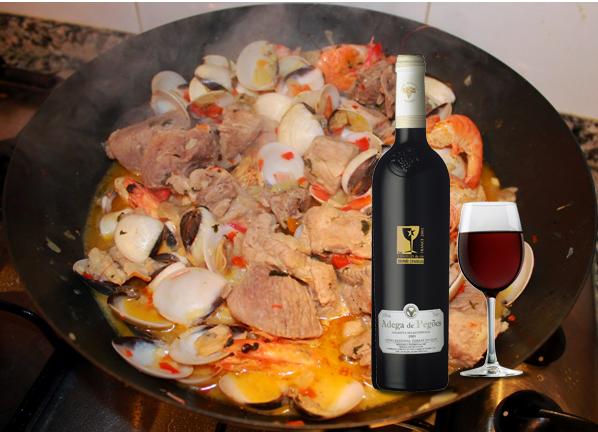 Receita montijense Confecção: Os rojões porcinos em vinha-d'alhos e batatas fritas aos cubos, o toque inusual é a junção de camarões cozidos, que sempre alegram a vista e refrescam o paladar.