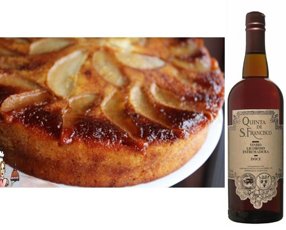 Ingredientes: * 9 ovos * 200 g de açúcar * farinha. Juntam-se 6 gemas e mais 3 ovos inteiros com o açúcar, batendo por 10 min. a cada adição do ovo. Peneira-se a farinha e incorpora-se directamente na massa, mas sem bater. Forra-se a forma com papel de chá, leva-se ao forno e bate-se levemente nas paredes desta, voltando-se a colocá-la no forno, para que o pão-de-Ló fique “molhado” no interior, parecendo, assim, que está recheado com ovos moles.