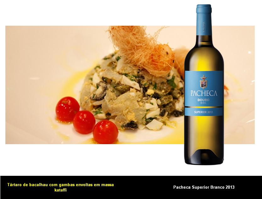 Ingredientes 400g de bacalhau demolhado do lombo 2dl de maionese 2 ovo cozido  4 cornichões de conserva 1 cebola Para as gambas: Sumo de limão q.b. Sal Pimenta 50g de massa katafffi  2dl de óleo de amendoim  Confeção 1º Pique a cebola, os cornichões, o ovo picado e junte a maionese, acrescente o bacalhau cortado em cubos pequenos e coloque numa aro num prato de ir à mesa, retire o aro e conserve no frio até ao momento de servir 2º Para as gambas: Tempere as gambas , envolva na massa kataffi e frite em óleo quente, coloque sobre o tártaro frio e terá assim um contraste de quente e frio muito agradável decore com ervas frescas. 