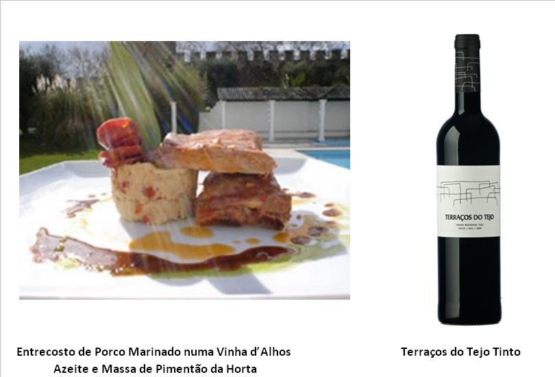 Ingredientes para o entrecosto :4 pessoas 1,2 kg de entrecosto 4 dentes de alho q.b de sal 1/2 dl de azeite  120 gr de massa de pimentão da horta 4 dl de Terraços do Tejo branco 2 dl de água 4 ramos de salsa Confecção: Corte o entrecosto em 4 pedaços e tempere com todos os ingredientes. Deixe ficar nesta marinada durante 3 horas. Embale numa bolsa de vacúo, retire 99% do oxigênio “na maquina de embalar em vacúo”, selando a bolsa. Coloque a bolsa num banho maria com água a uma temperatura constante de 70ºC, durante 19 horas. Retire da bolsa o entrecosto e core num pouco de azeite.(reserve em local quente) Ingredientes para as migas : 4 pessoas 600 gr de pão do Alentejo do dia anterior 1/2 dl de azeite 2 dentes de alho 80 gr de linguiça de porco preto q.b de sal Confecção: Leve um tacho ao lume com o azeite,alho picado e cubos de linguiça. Deixe refogar um pouco e junte o pão este já demolhado com um pouco de água. Mexe com uma colher, envolvendo tudo até formar uma bola. Retefique o tempero, juntando um pouco de sal se necessário. Emprate conforme a foto, regando com um pouco de molho, feito com ossos do joelho de porco ou seja demi-glace.