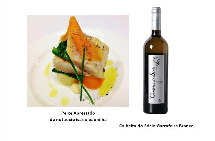 Ingredientes 2 lombos de pescada fresca sem espinha, com pele (escamada) 8 batatas bem pequenas descascadas e torneadas 1 couve pak choi 1 cenoura grande em lâminas 1 pitada de baunilha moída ou uma colher de chá de essência Maionese Limão Azeite Preparação: Arrepie de sal os lombos de pescada. Arrepiar é salgar no sentido contrário ao da escama. Reservar. Numa tigela deitar 3 colheres de sopa de maionese, juntar o sumo e a raspa de meio limão. Reservar no frio até à hora de servir. Introduzir na cuba as batatas, a cenoura em lâminas compridas, as folhas de pak choi e cobrir de água, temperar de sal e baunilha. Introduzir o cesto de cozedura a vapor, dispôr o peixe e programar cozedura rápida ou usar o programa pré definido para “Caldeirada de bacalhau – 2 pessoas”. No final da cozedura, tirar o cesto, escorrer os vegetais e empratar por camadas, juntando a cada uma um pouco da maionese de citrinos. Finalize com o peixe, pingue de azeite se gostar e um pouco de pimenta. 