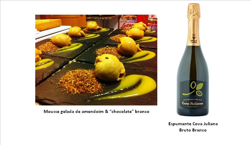 Ingredientes 1 frasco de manteiga de amendoim 200 gr “chocolate” branco 1 pacote de natas 100 ml de leite 1 colher de extracto de baunilha açúcar mascavado a gosto (o “chocolate” branco adoça um pouco) 1 ovo inteiro Na Bimby Juntar todos os ingredientes, processar primeiro com alguns golpes para desfazer os pedaços de “chocolate” branco. A seguir , passar para a velocidade 4, a 50º, 8 minutos. Passar o creme para dentro de uma caixa com tampa e levar ao congelador ou abatedor de temperatura. No fogão Bater o ovo e juntar aos restantes ingredientes. Em banho maria, juntar todos os ingredientes, mexendo sempre com uma vara de arames para emulsionar bem as gorduras. Quando o “chocolate” branco estiver derretido e bem emulsionado com o resto dos ingredientes, tirar do lume e proceder da mesma forma – passar o preparado para uma caixa com tampa e abater temperatura, no congelador ou abatedor. É só esperar que atinja a temperatura desejada. 