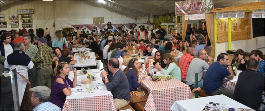 A-gastronomia-é-um-dos-principais-pontos-de-atração-de-visitantes-à-Festa-das-Adiafas