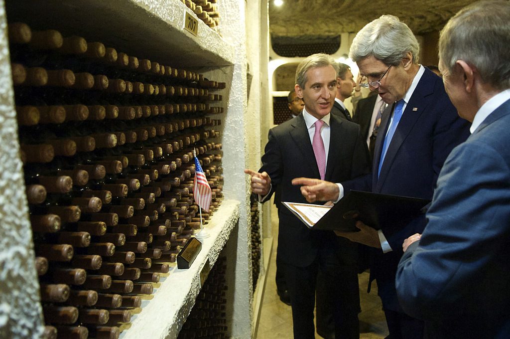 John Kerry visitando Cricova