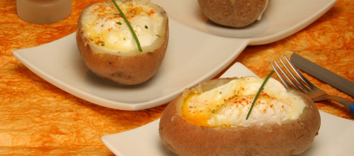 Batatas recheadas com ovos