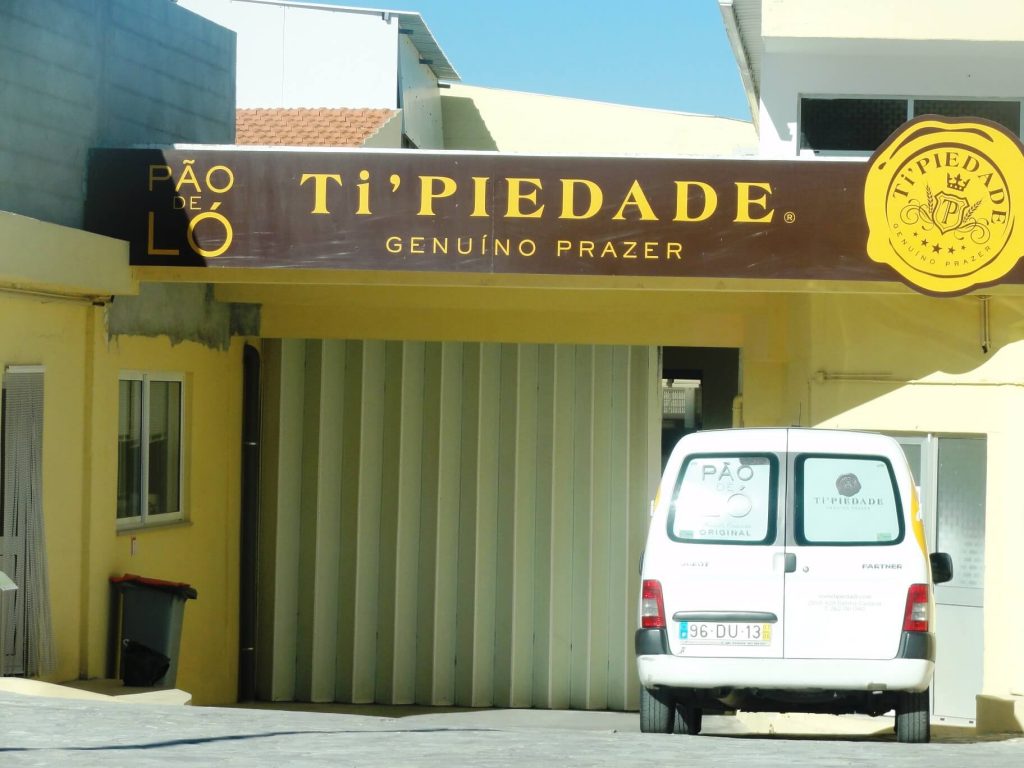 O famoso Pão-de-ló do Painho é aqui produzido .