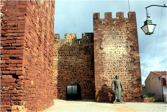 Castelo de Silves edificado em cima da estrutura muçulmana precedente