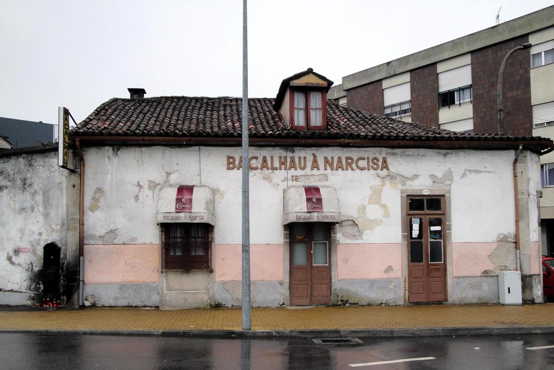 O Restaurante Bacalhau à Narcisa em estado degradado