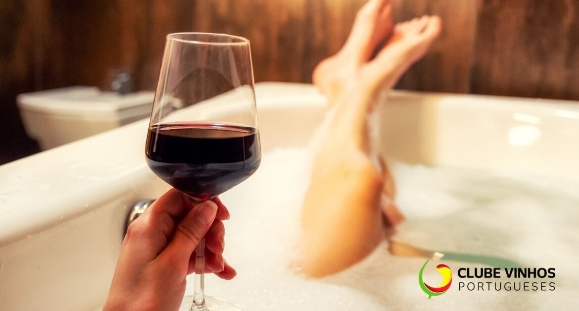 Quem não relaxa com um copo vinho tinto