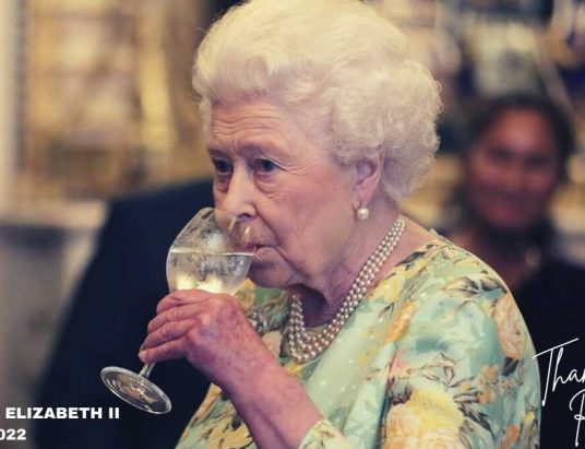 Morreu Elizabeth II e o Vinho Português perde adepta especial
