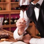 O sommelier ou Escanção como em Portugal é designado, é o profissional que cuida do Vinho.
