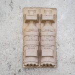 Foto de caixas de vinho feitas a a partir de fitas de rótulos