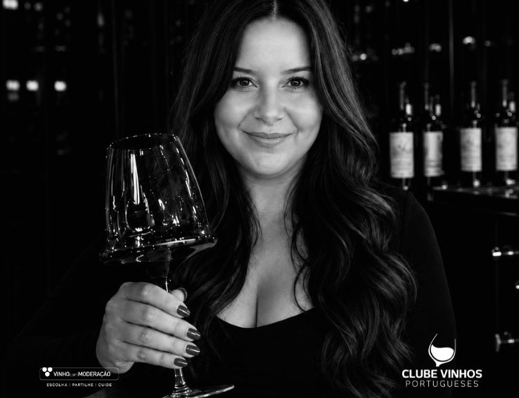 Há vinhos que sabem a mulheres da nossa vida.